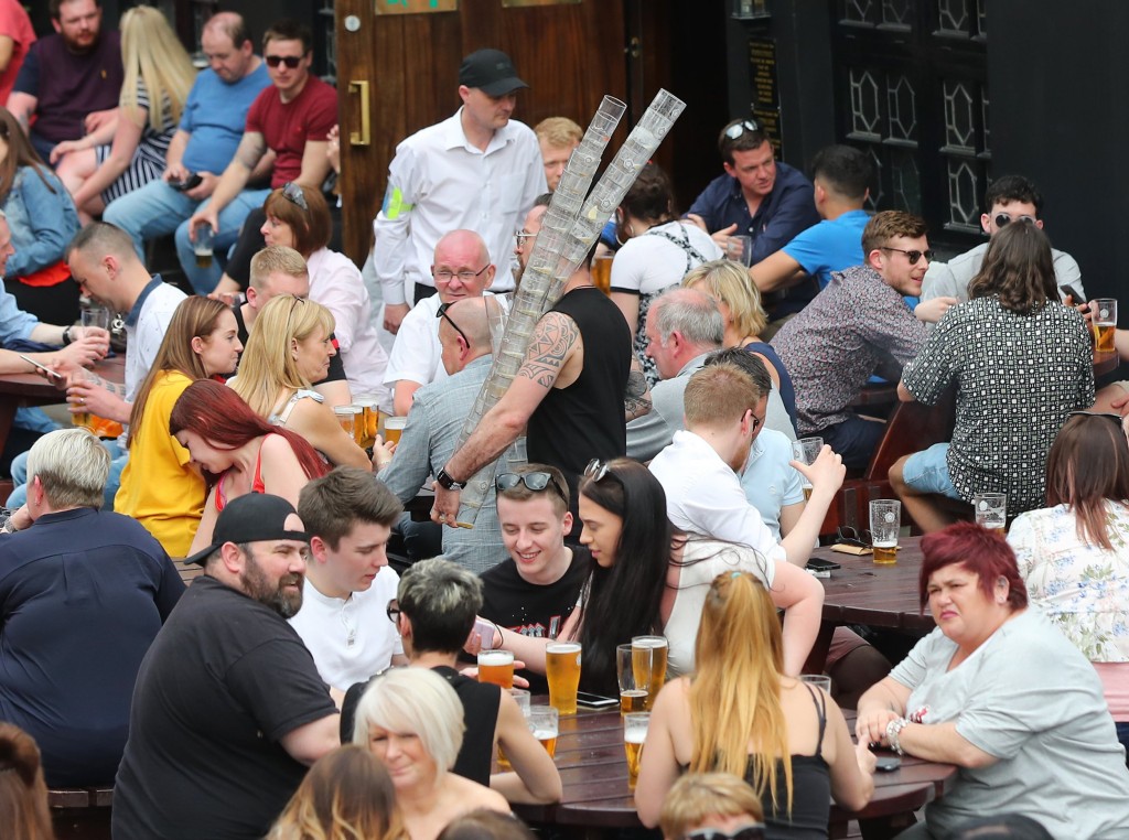 Pubs with an outside areas in Manchester city centre 